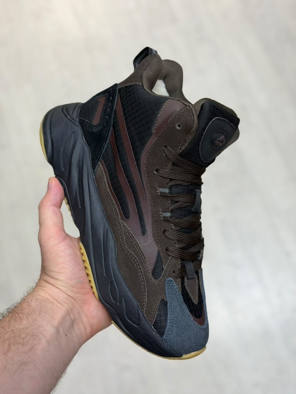 adidas yeezy boost 700,кроссовки adidas yeezy boost 700,adidas yeezy boost 700 v 2,кроссовки adidas,зимние кроссовки adidas