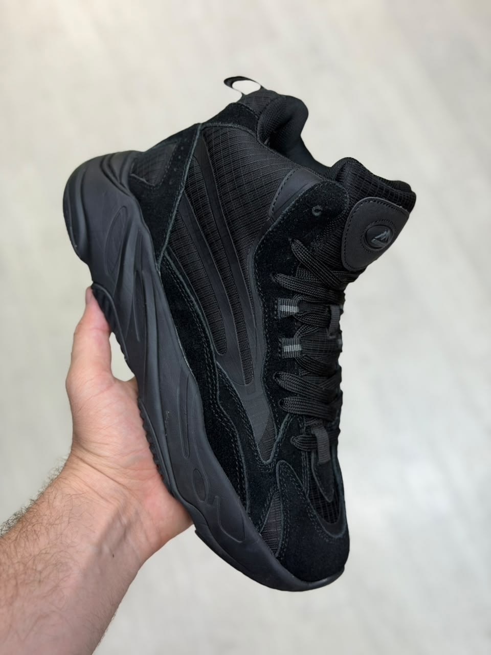 adidas yeezy boost 700,кроссовки adidas yeezy boost 700,adidas yeezy boost 700 v 2,кроссовки adidas,зимние кроссовки adidas