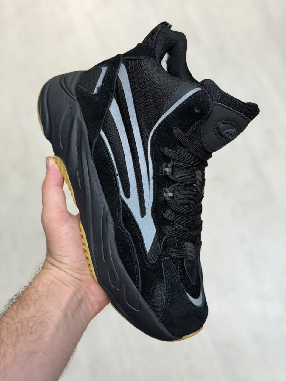 adidas yeezy boost 700,кроссовки adidas yeezy boost 700,adidas yeezy boost 700 v 2,кроссовки adidas,зимние кроссовки adidas