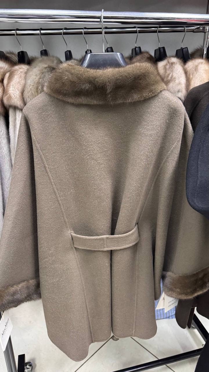 пальто пончо,пальто летучая мышь с мехом,пальто с воротником,пальто пончо с мехом,шерстяное пальто
