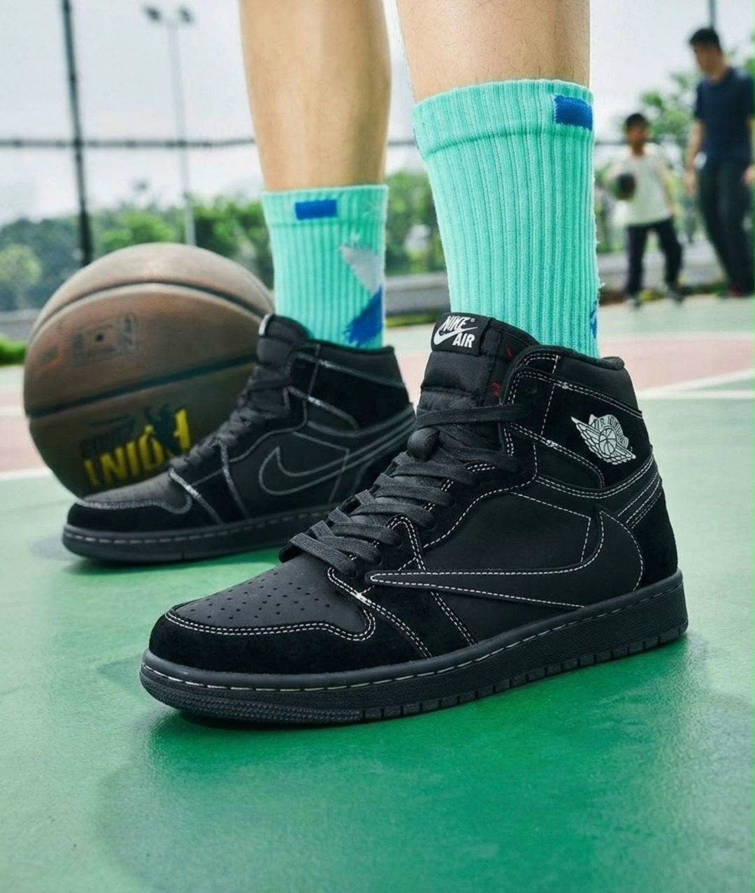 nike air jordan 1 mid iridescent,nike air jordan 1 mid iridescent black,мужской кроссовки,nike air jordan 1 mid,кроссовки