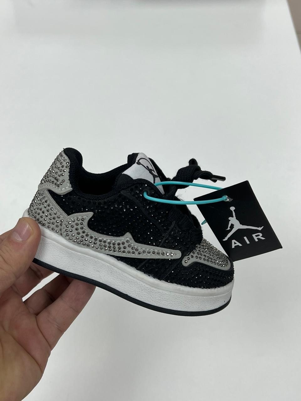кроссовки,swarovski x air jordan 1 low og 2025,кроссовки jordan,кроссовки jordan air jordan 1 low,air jordan 1 low