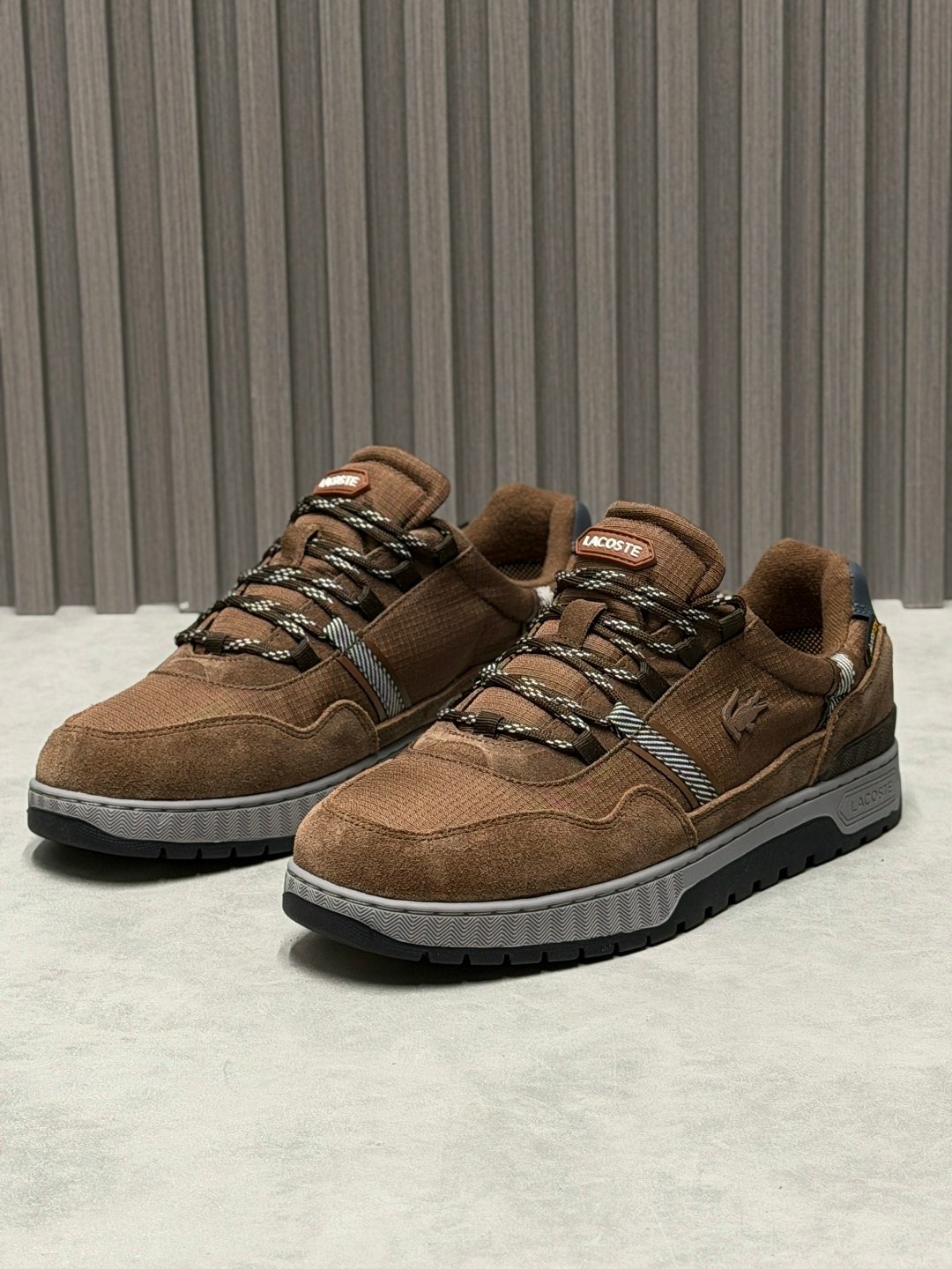 ,lacoste кроссовки,кроссовки мужские lacoste,мужской кроссовки,спортивная