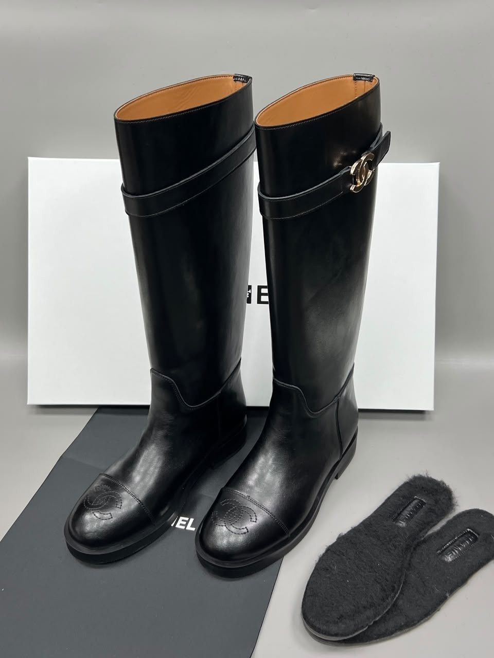 резиновые сапоги chanel,сапоги chanel,сапоги шанель,резиновые сапоги шанель,сапоги chanel кожаные черные