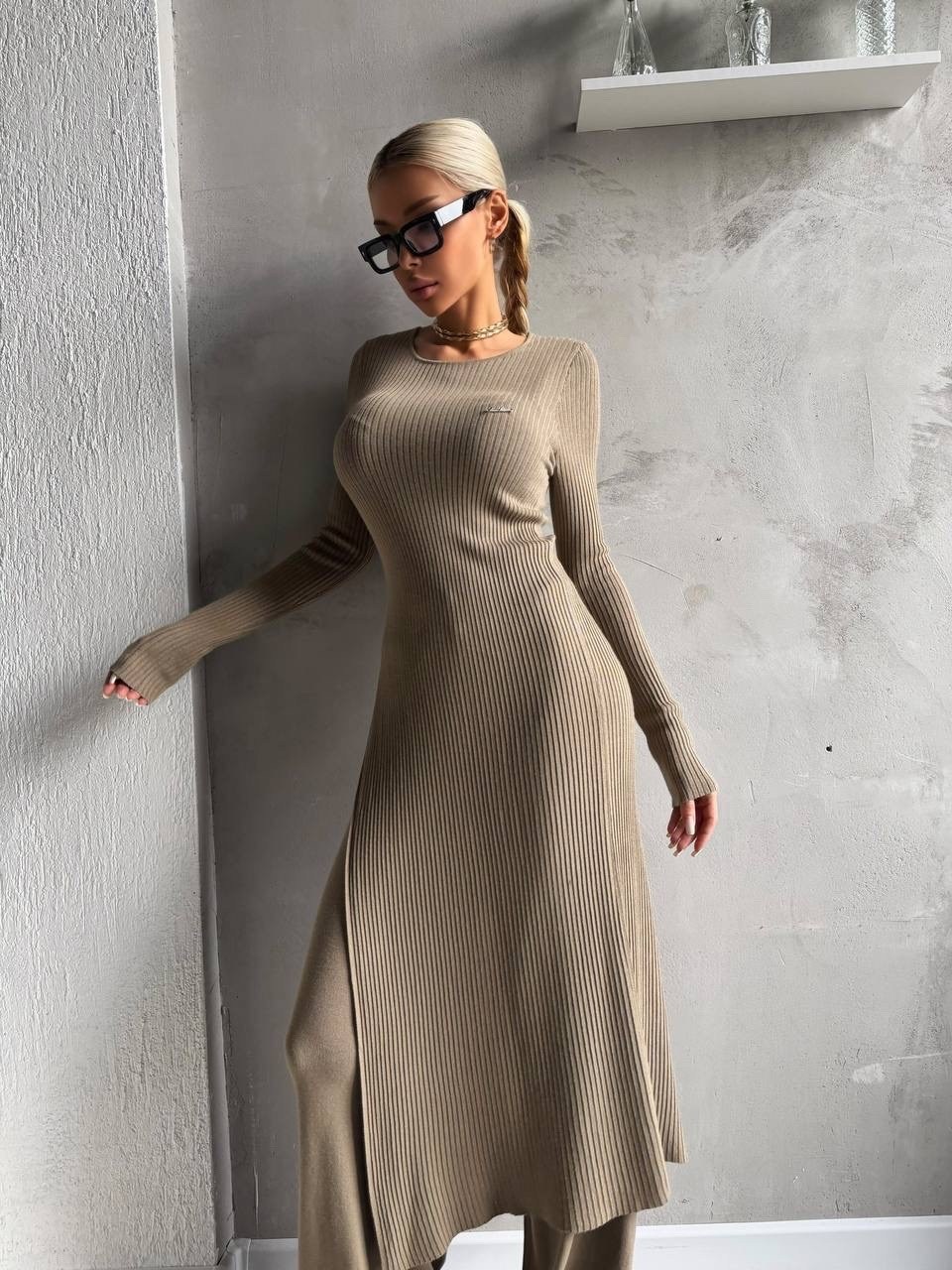трикотажное платье,вязаное платье макси,платье лапша трикотажное макси ze fashion,платье женское лапша,платье лапша с длинными рукавами dea apparel
