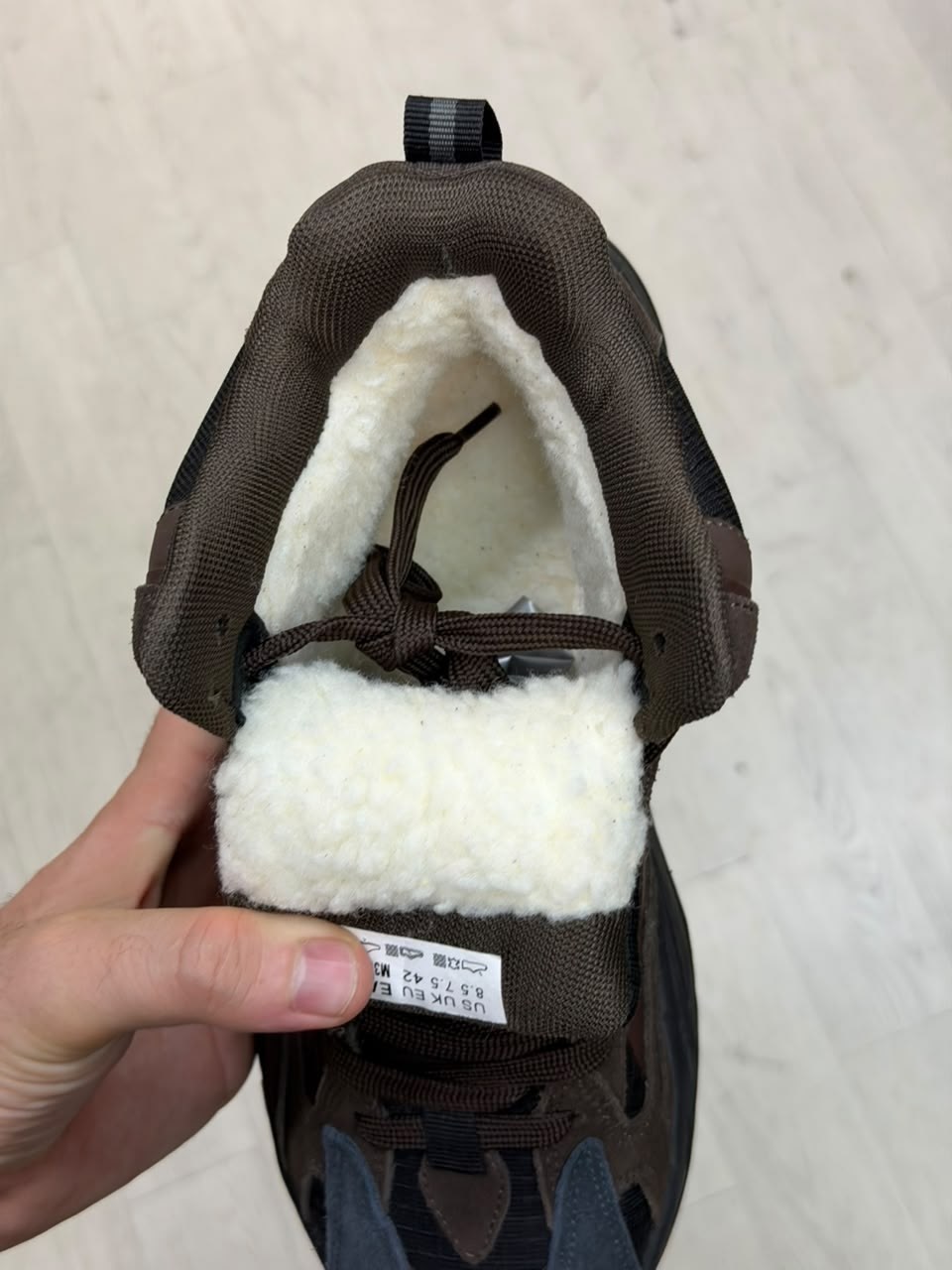 adidas yeezy boost 700,кроссовки adidas yeezy boost 700,adidas yeezy boost 700 v 2,кроссовки adidas,зимние кроссовки adidas