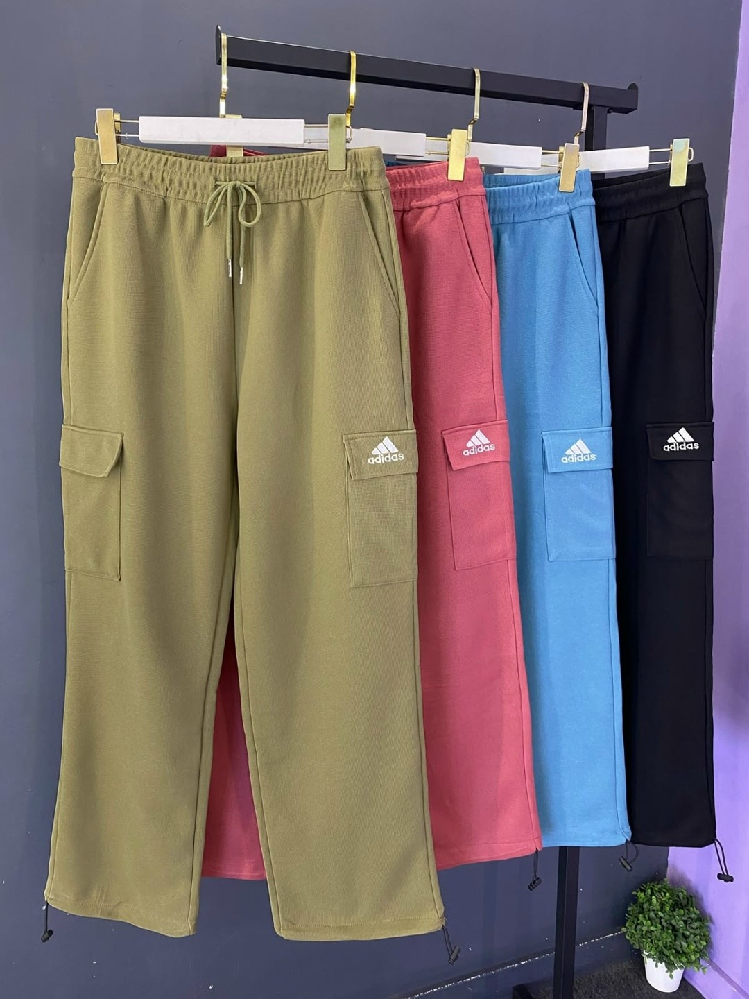 спортивные брюки adidas,брюки спортивные,спортивные штаны подростковые adidas,брюки adidas sportswear,штаны джоггеры спортивные