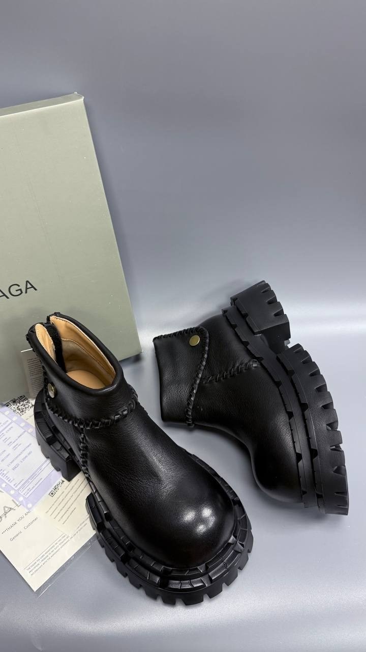 ,balenciaga ботинки,большие ботинки баленсиага,ботинки,ботинки челси прада
