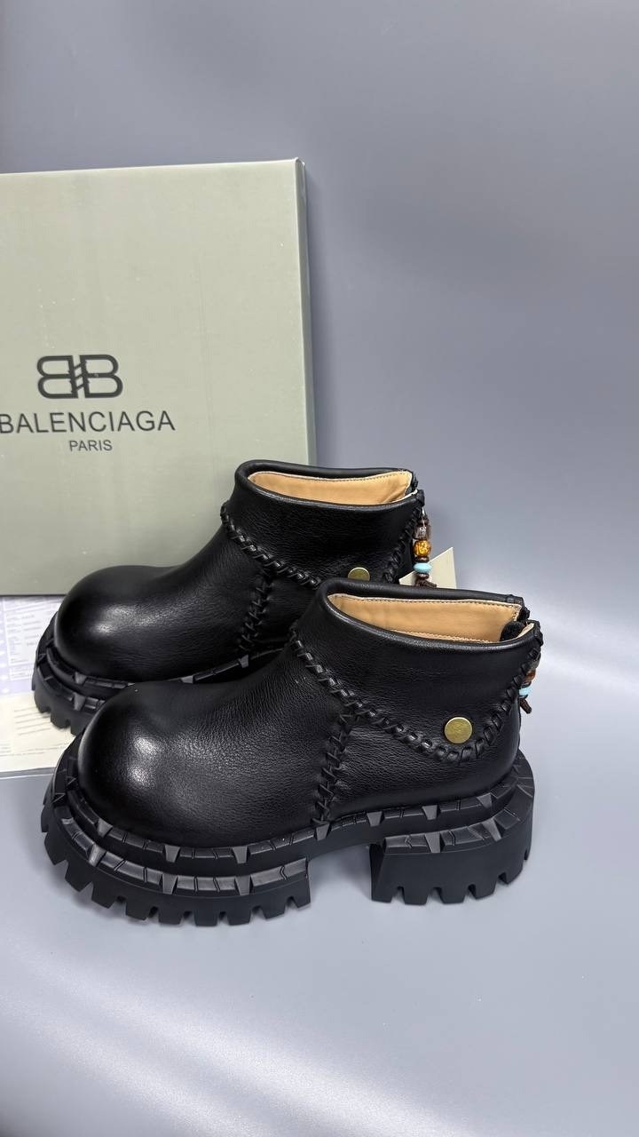 ,balenciaga ботинки,большие ботинки баленсиага,ботинки,ботинки челси прада