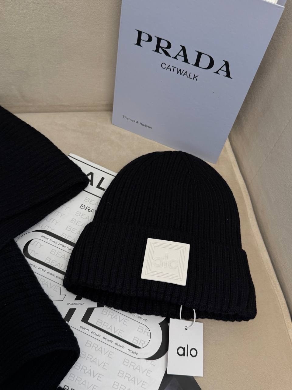 комплект шапка, шарф, перчатки prada,шапка шарф и перчатки,комплект шапка шарф перчатки женский,набор шапка шарф перчатки,комплект шапка шарф перчатки