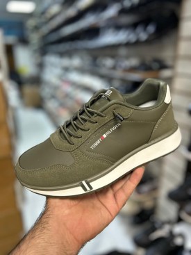 Кроссовки