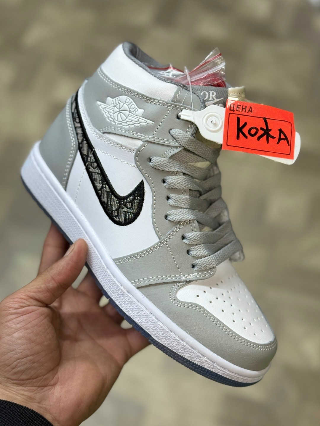 кроссовки nike air jordan 1 retro high,кроссовки dior x nike air jordan 1 mid цвет серый,кроссовки dior x nike air jordan 1 mid,кроссовки nike air jordan 1,кроссовки dior x nike air jordan 1