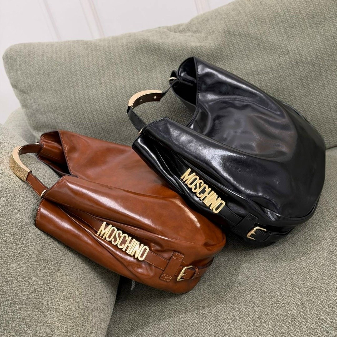сумка москино черная,moschino сумка,сумка,сумка на плечо с логотипом черный moschino,женская сумка