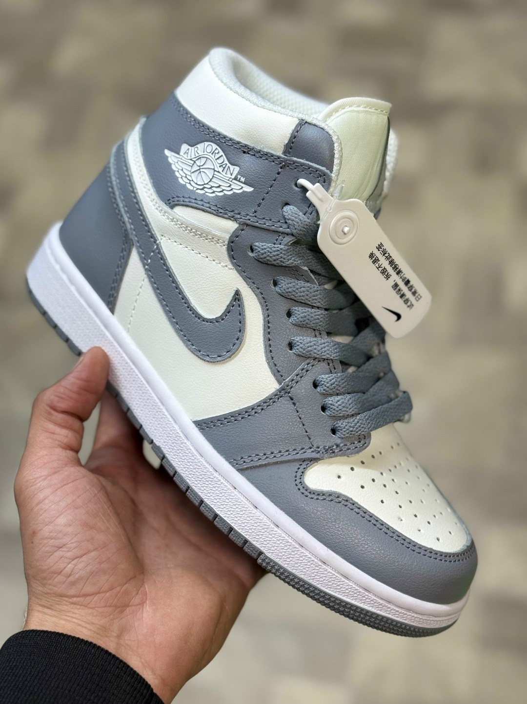 кроссовки nike air jordan 1 retro high,кроссовки dior x nike air jordan 1 mid цвет серый,кроссовки dior x nike air jordan 1 mid,кроссовки nike air jordan 1,кроссовки dior x nike air jordan 1