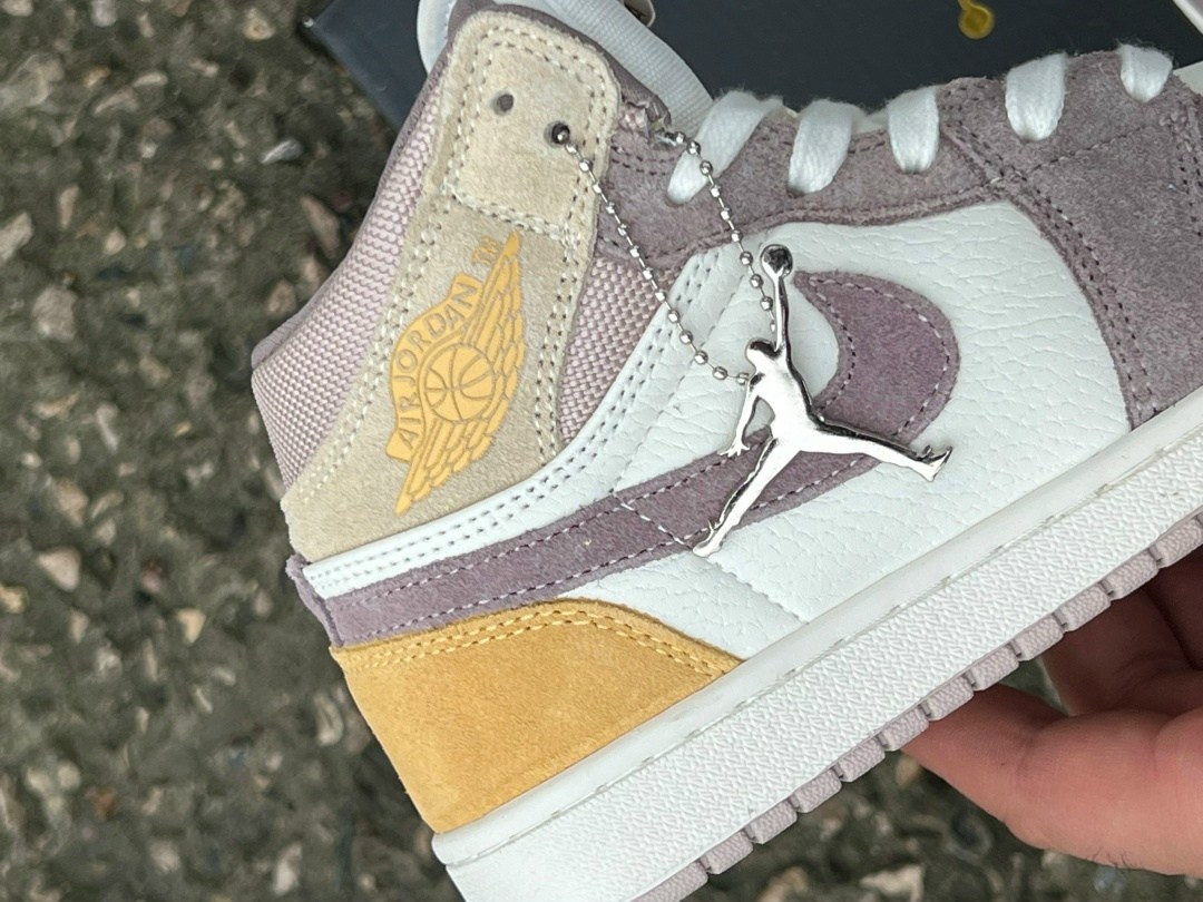 женские кроссовки nike air jordan 1 mid,nike air jordan 1 mid se,кроссовки женские nike air jordan 1,nike air jordan 1 mid,женские кроссовки nike