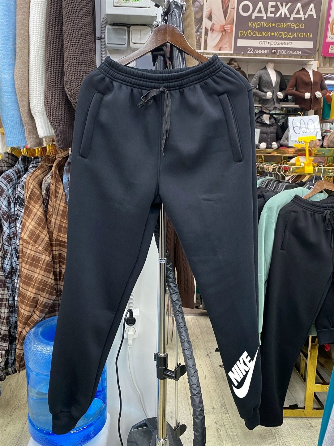 мужские брюки puma,мужские спортивные брюки puma,брюки мужские graphic pants tr puma black,брюки мужские puma ess черные,брюки спортивные мужские