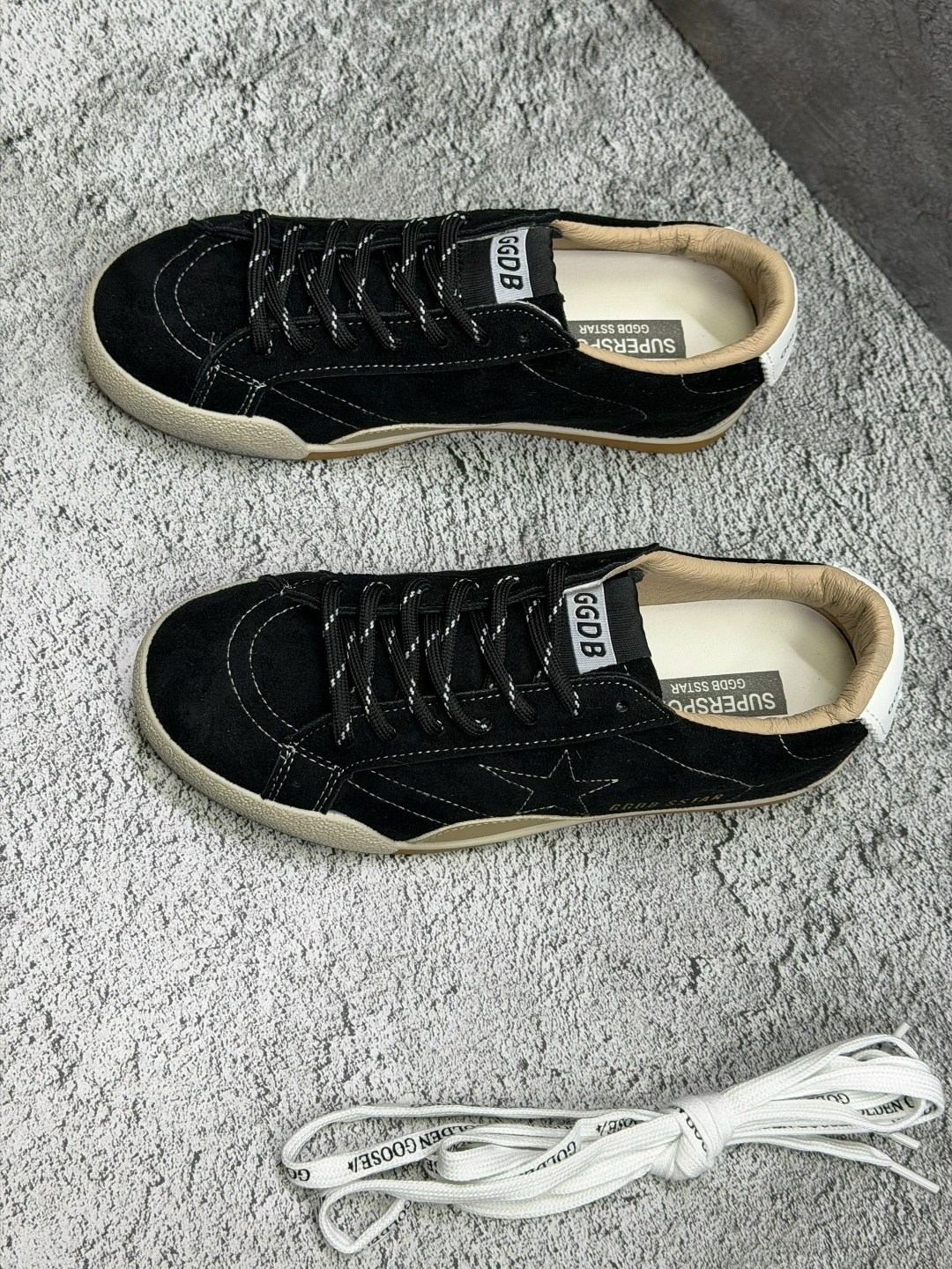 ,кеды golden goose,лаковые кроссовки golden goose,замшевые кроссовки,обуви