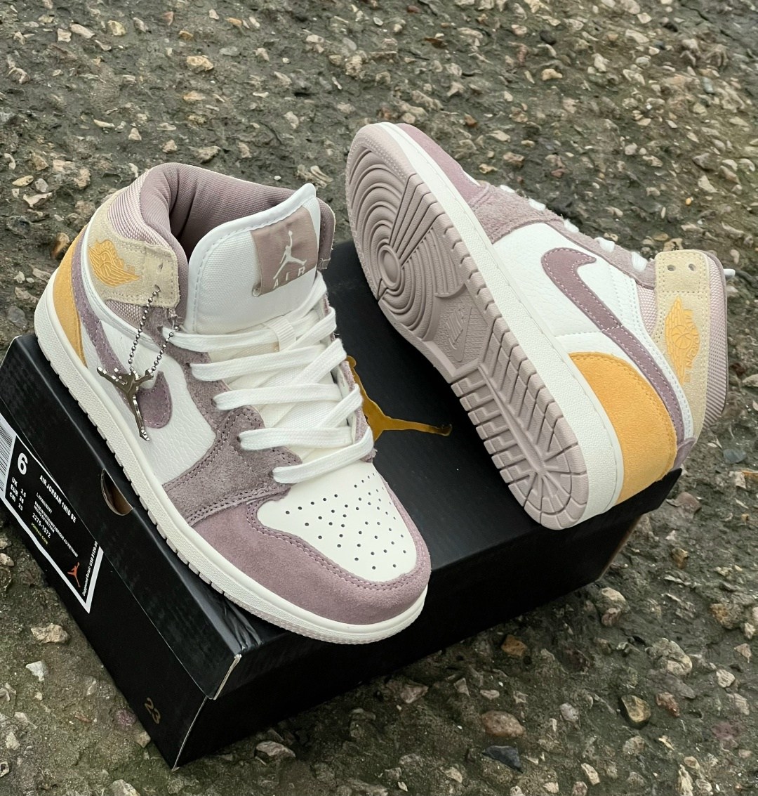 женские кроссовки nike air jordan 1 mid,nike air jordan 1 mid se,кроссовки женские nike air jordan 1,nike air jordan 1 mid,женские кроссовки nike