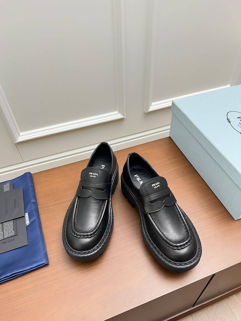 ,лоферы женские,лоферы монолит прада,кожаные лоферы,лоферы balenciaga