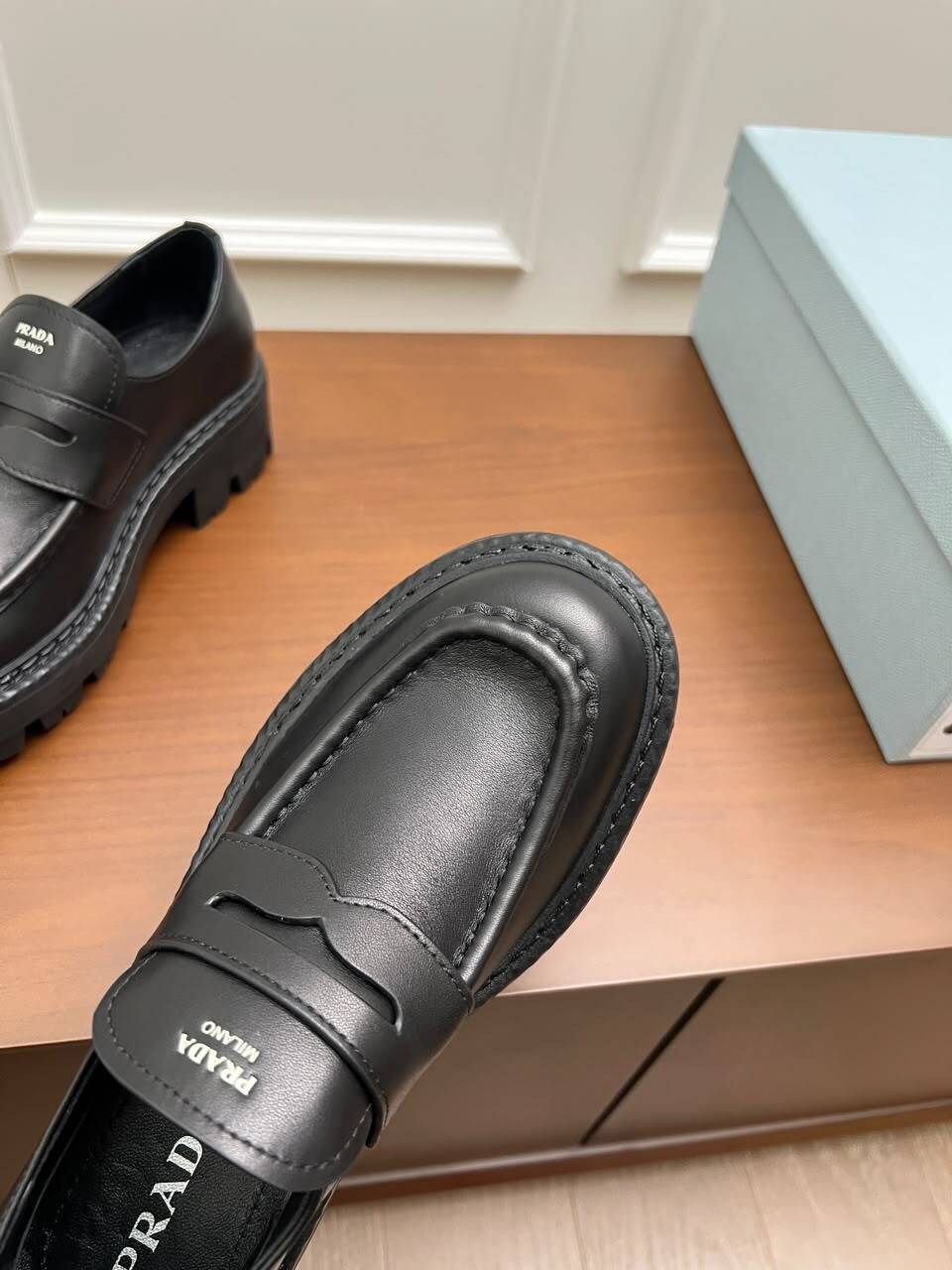 ,лоферы женские,лоферы монолит прада,кожаные лоферы,лоферы balenciaga