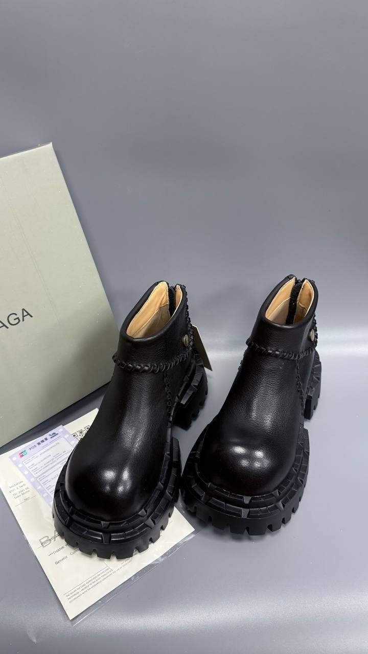 ,balenciaga ботинки,большие ботинки баленсиага,ботинки,ботинки челси прада