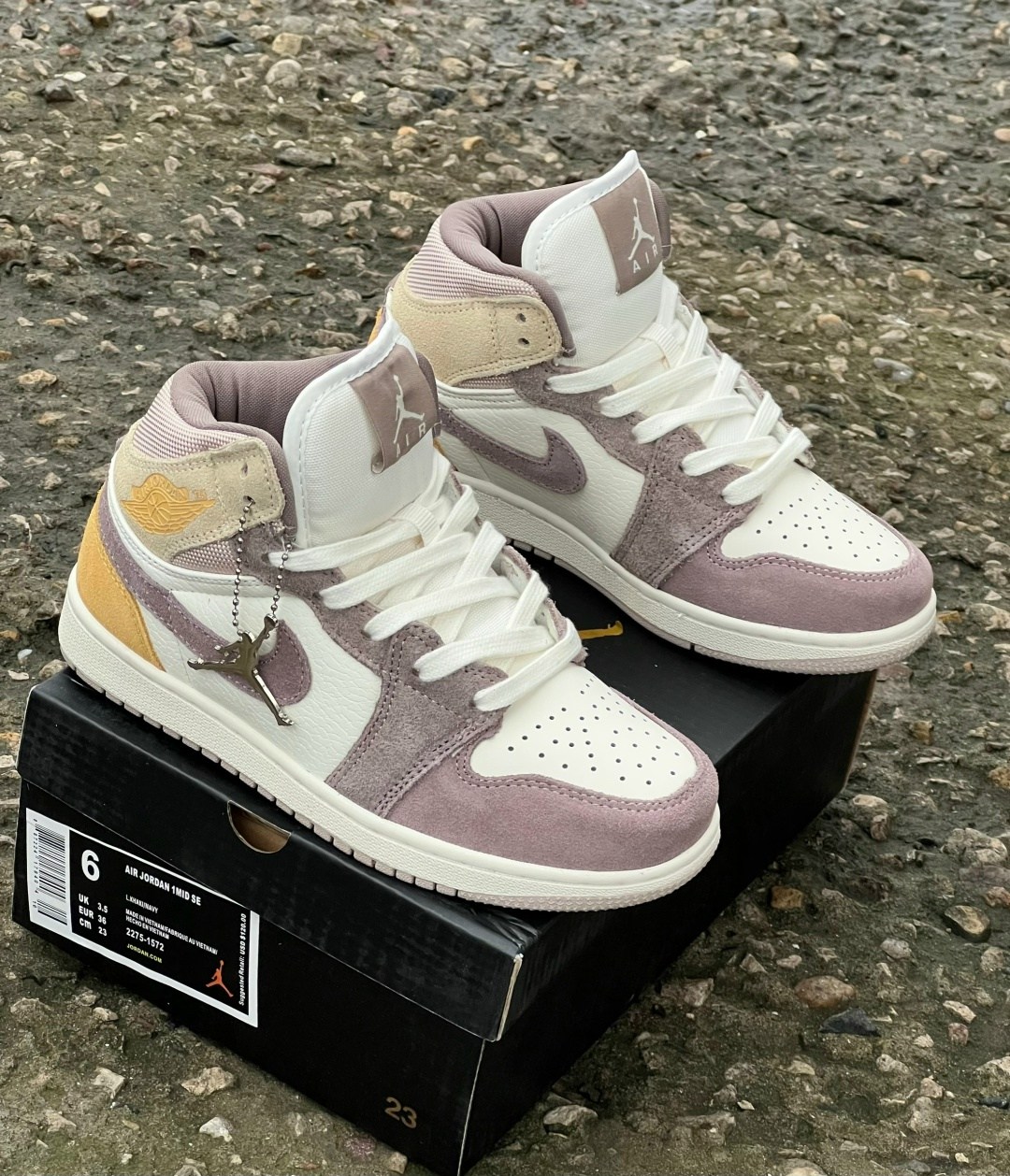 женские кроссовки nike air jordan 1 mid,nike air jordan 1 mid se,кроссовки женские nike air jordan 1,nike air jordan 1 mid,женские кроссовки nike
