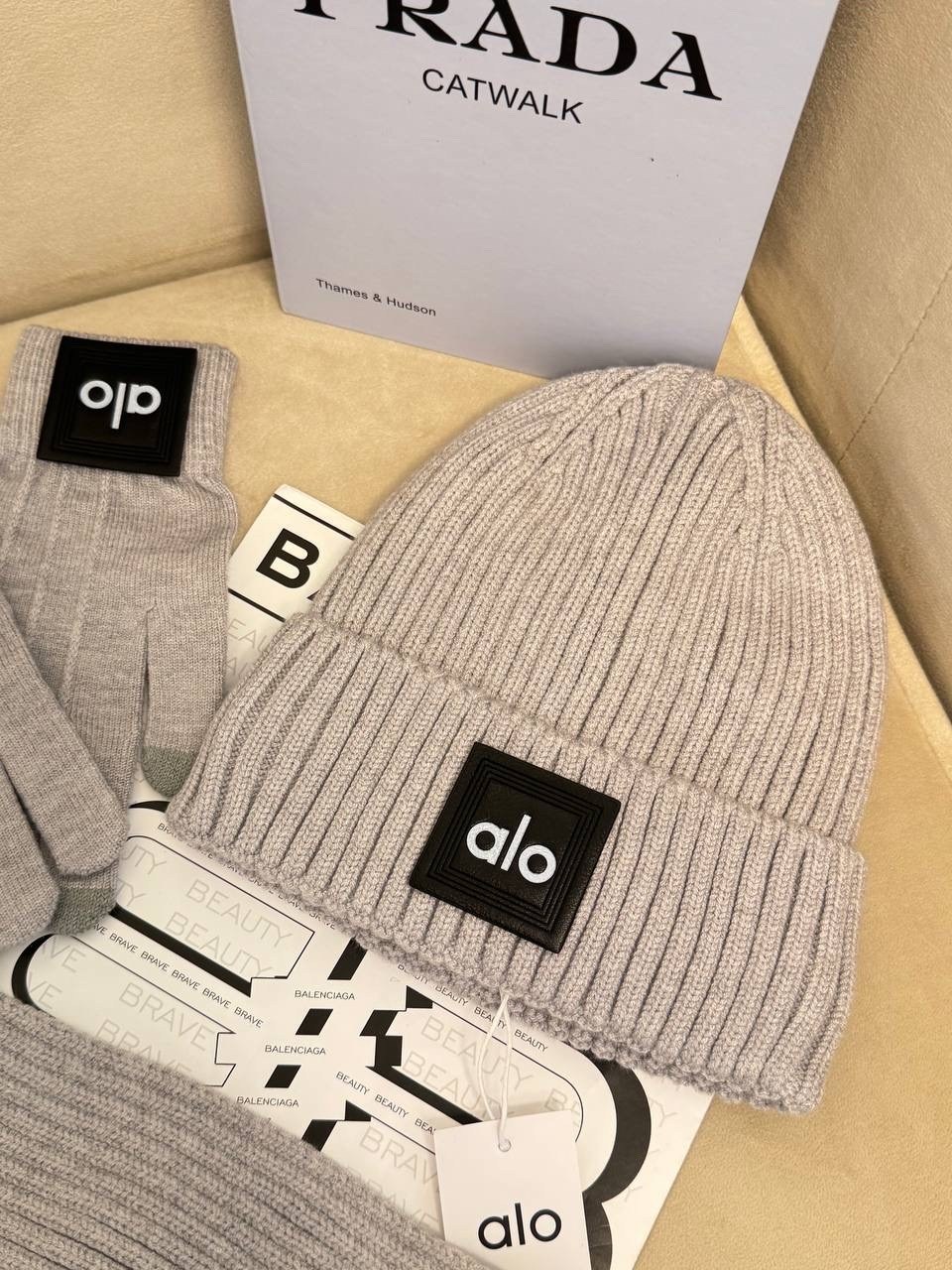 шапка chanel набор шапка/шарф/перчатки,комплект шапка, шарф, перчатки prada,шапка шарф перчатки,комплект шарф,шапка chanel набор шапка/шарф/перчатки ch15