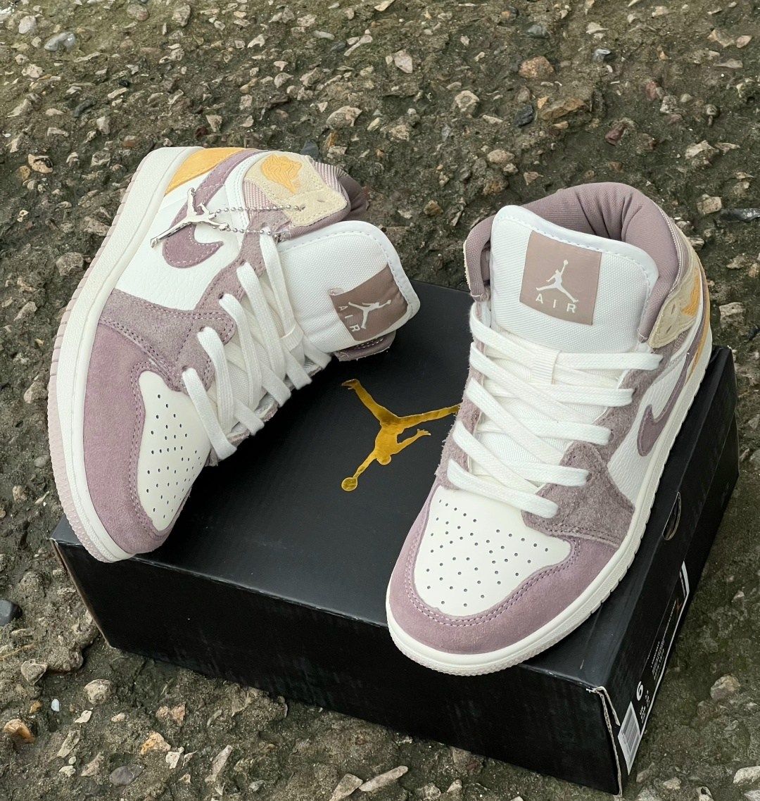 женские кроссовки nike air jordan 1 mid,nike air jordan 1 mid se,кроссовки женские nike air jordan 1,nike air jordan 1 mid,женские кроссовки nike