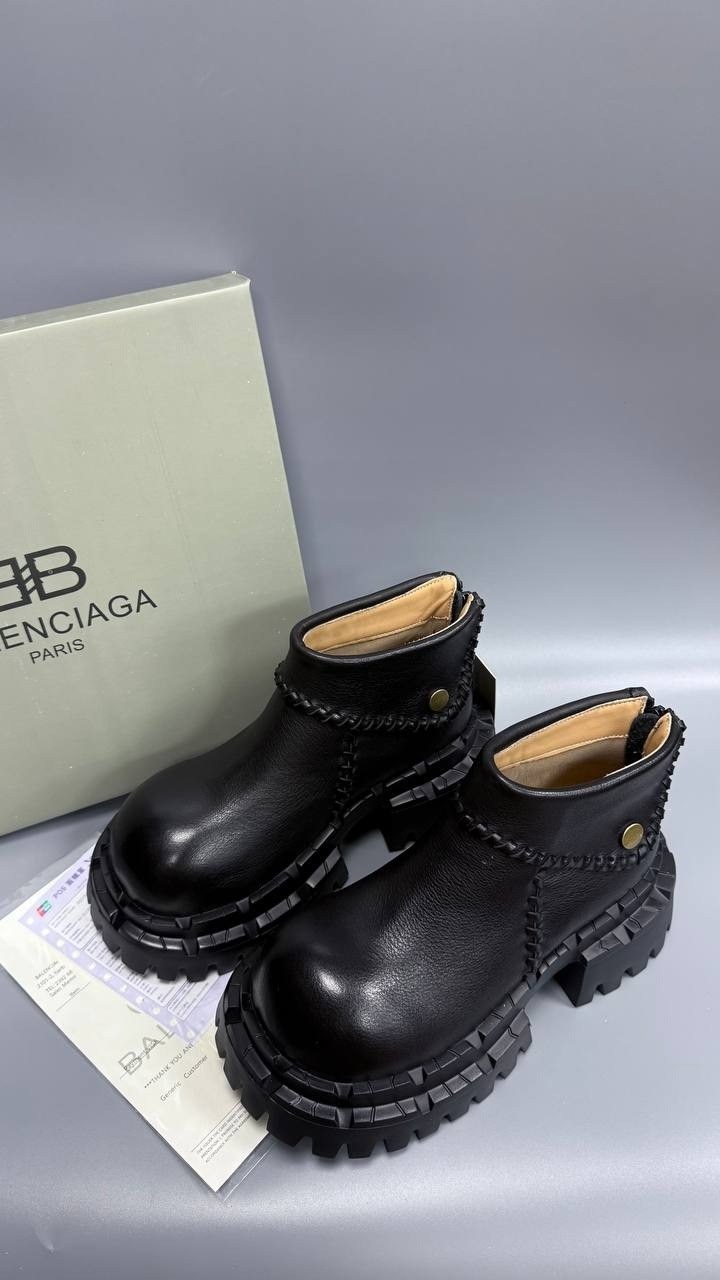 ,balenciaga ботинки,большие ботинки баленсиага,ботинки,ботинки челси прада