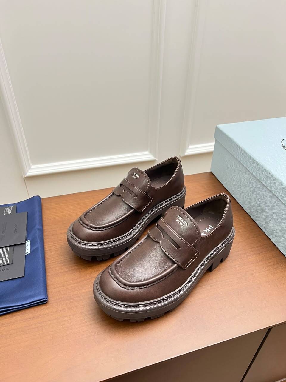 ,лоферы женские,лоферы монолит прада,кожаные лоферы,лоферы balenciaga