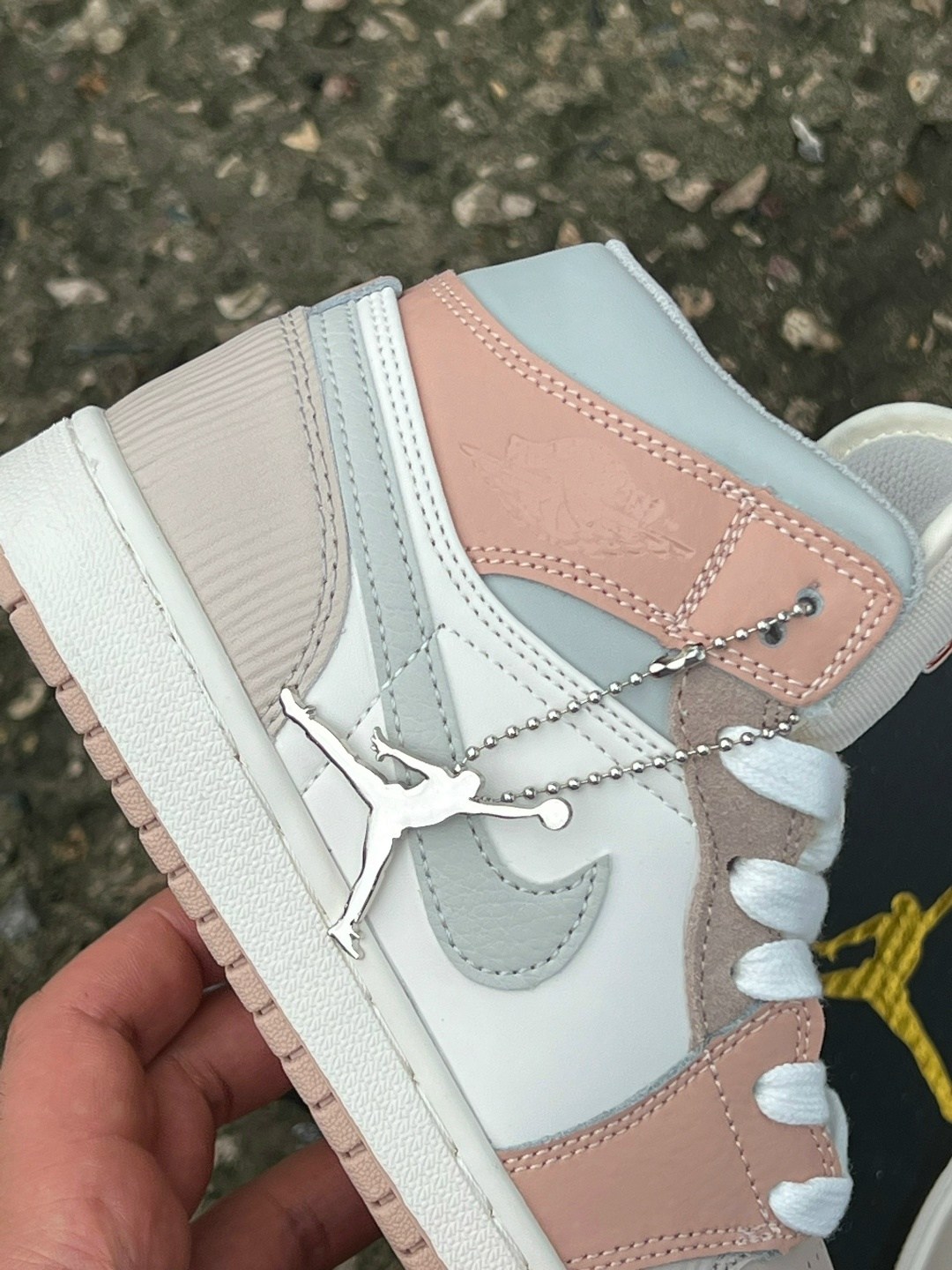 nike air jordan 1 mid milan,женские кроссовки nike air jordan 1 mid,nike air jordan 1 mid,женские кроссовки nike,кроссовки