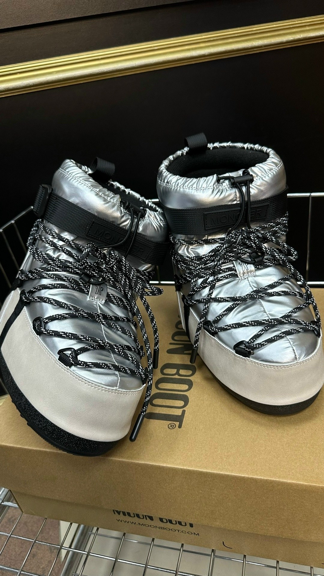 зимние ботинки icon с эффектом металлик moon boot серебро,moon boot kids сапоги луноходы серебристый,луноходы jog dog женские,женские луноходы,луноходы женские jog dog lunar walker серые 38 eu