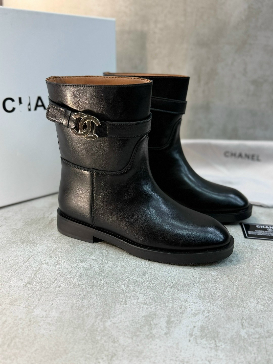 ботинки chanel,сапоги chanel,шанель сапоги женские,женские осенние сапоги chanel 2026 черные кожаные,шанель сапоги