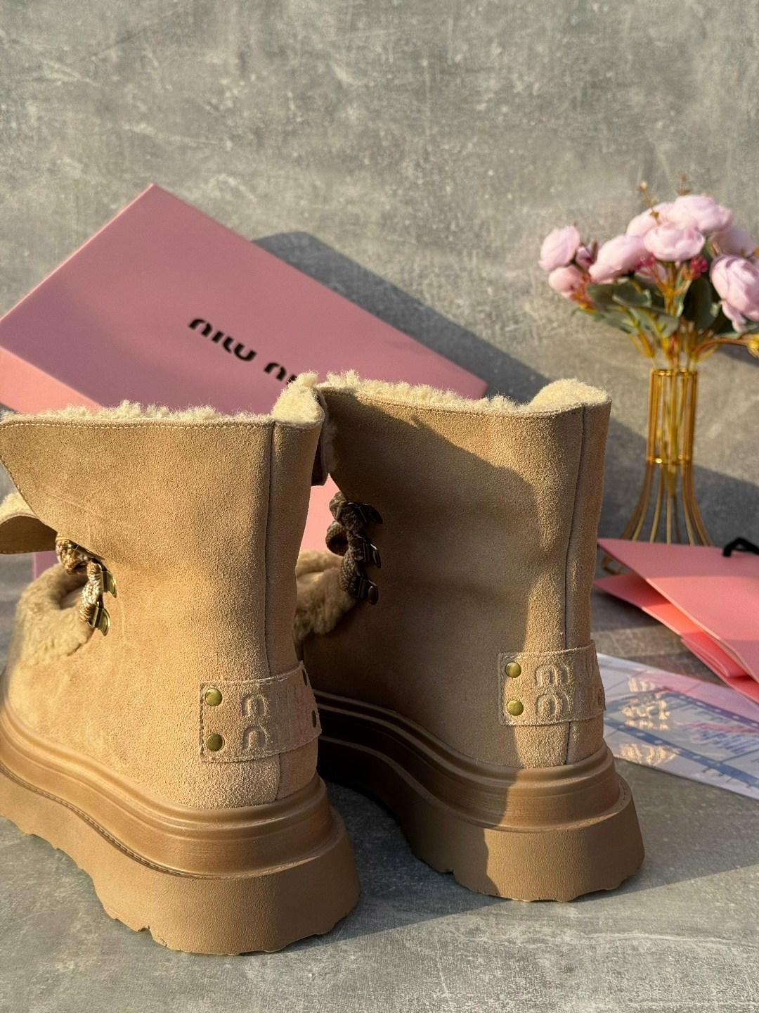 ,женские лоферы с мехом miu miu,зимняя  женская,лоферы на меху,женские угги
