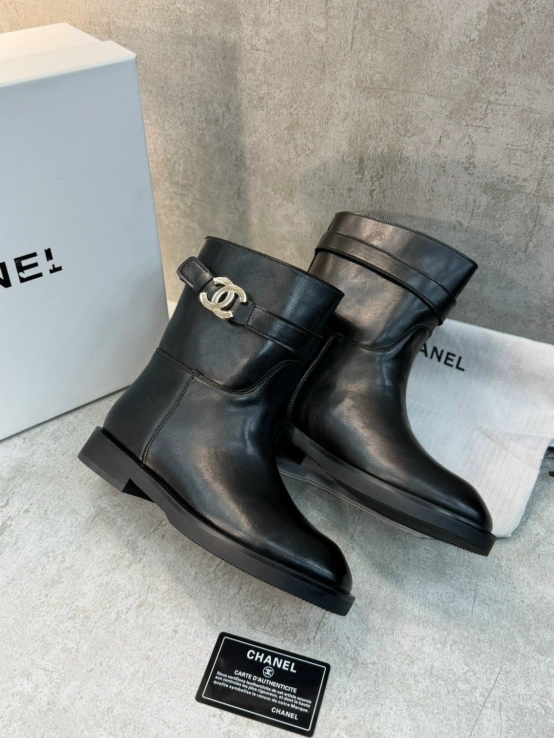 ботинки chanel,сапоги chanel,шанель сапоги женские,женские осенние сапоги chanel 2026 черные кожаные,шанель сапоги
