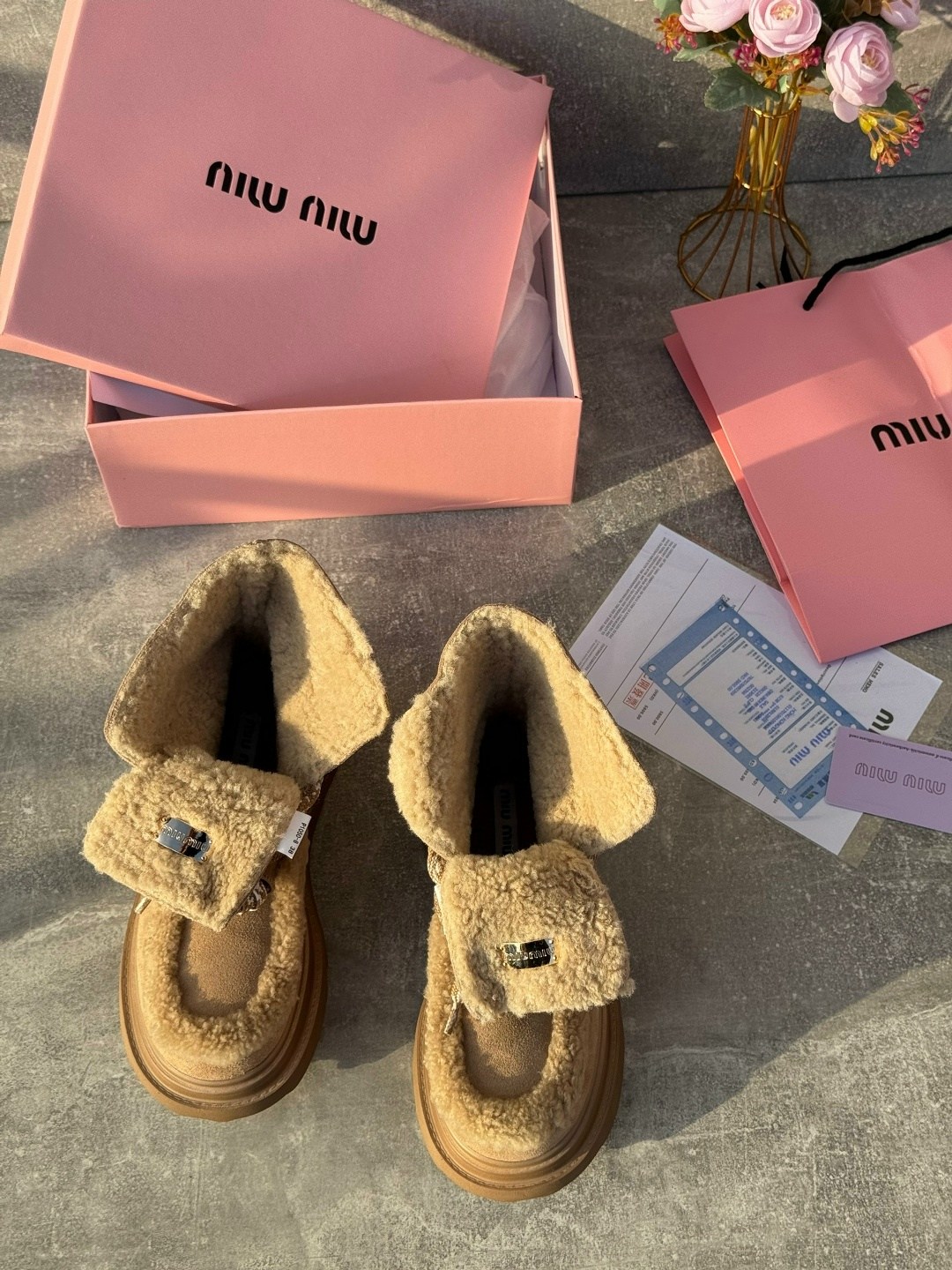 ,женские лоферы с мехом miu miu,зимняя  женская,лоферы на меху,женские угги