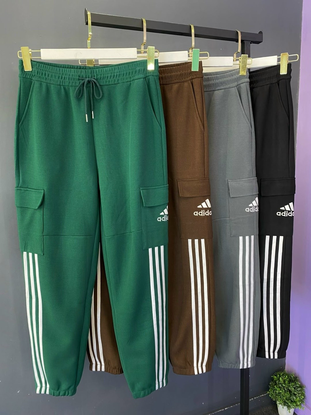 зеленые adidas originals брюки,спортивные брюки adidas originals,штаны адидас,спортивные брюки adidas,спортивные штаны adidas originals