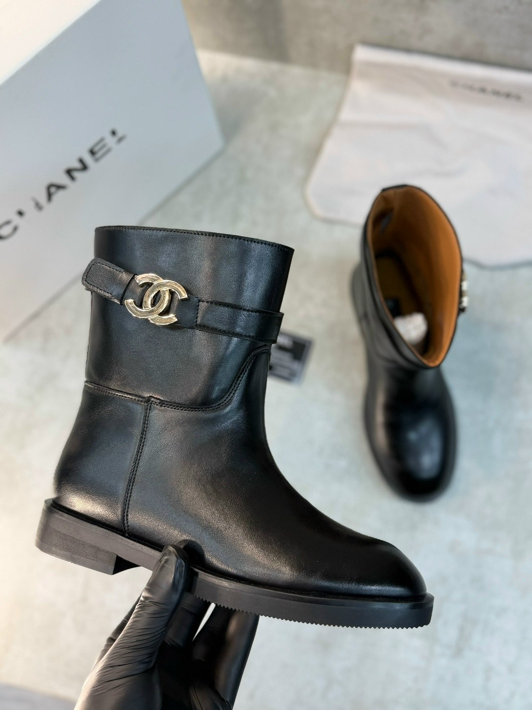 ботинки chanel,сапоги chanel,шанель сапоги женские,женские осенние сапоги chanel 2026 черные кожаные,шанель сапоги