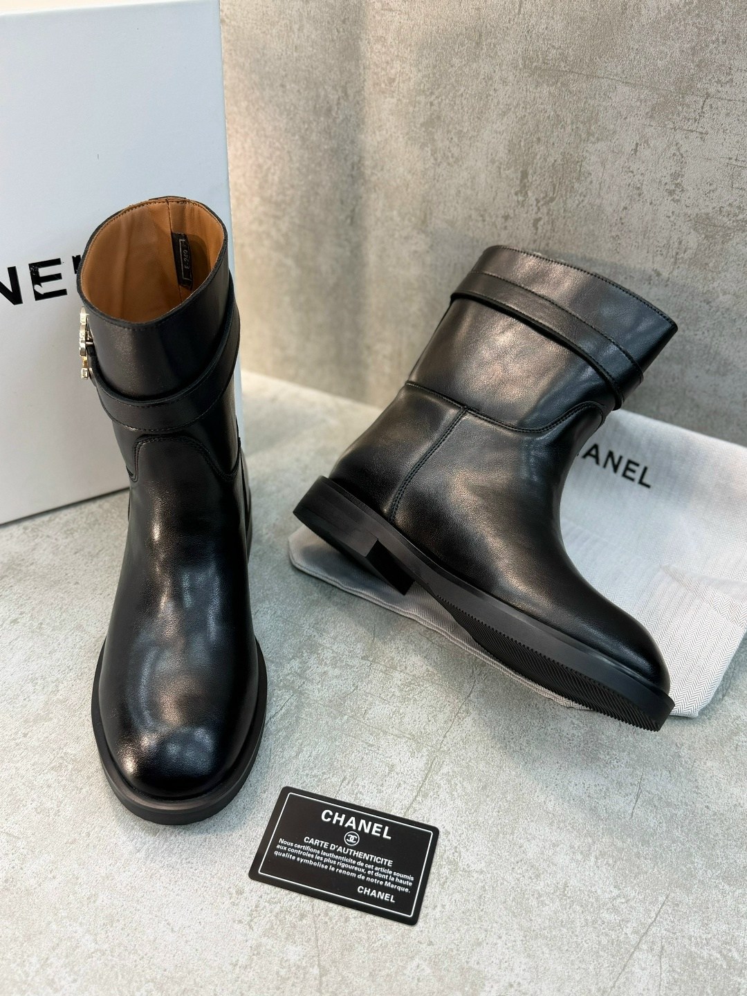 ботинки chanel,сапоги chanel,шанель сапоги женские,женские осенние сапоги chanel 2026 черные кожаные,шанель сапоги