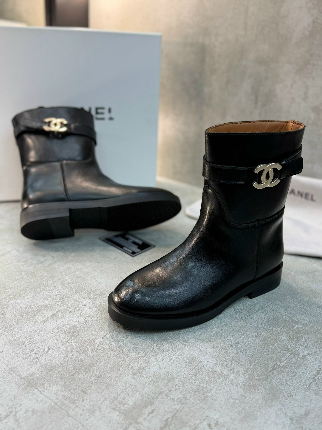 ботинки chanel,сапоги chanel,шанель сапоги женские,женские осенние сапоги chanel 2026 черные кожаные,шанель сапоги