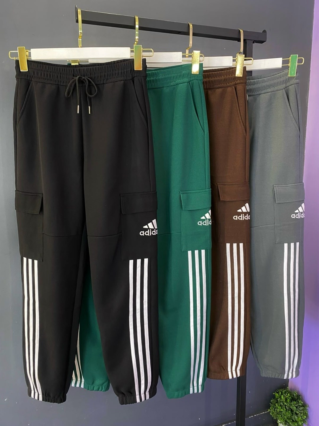 зеленые adidas originals брюки,спортивные брюки adidas originals,штаны адидас,спортивные брюки adidas,спортивные штаны adidas originals