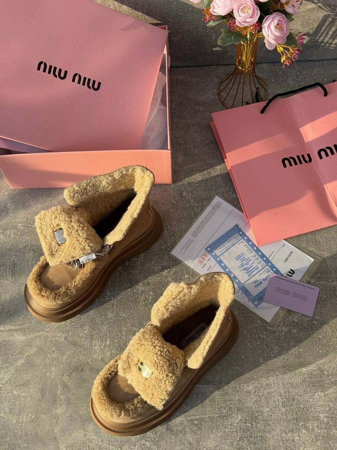 ,женские лоферы с мехом miu miu,зимняя  женская,лоферы на меху,женские угги