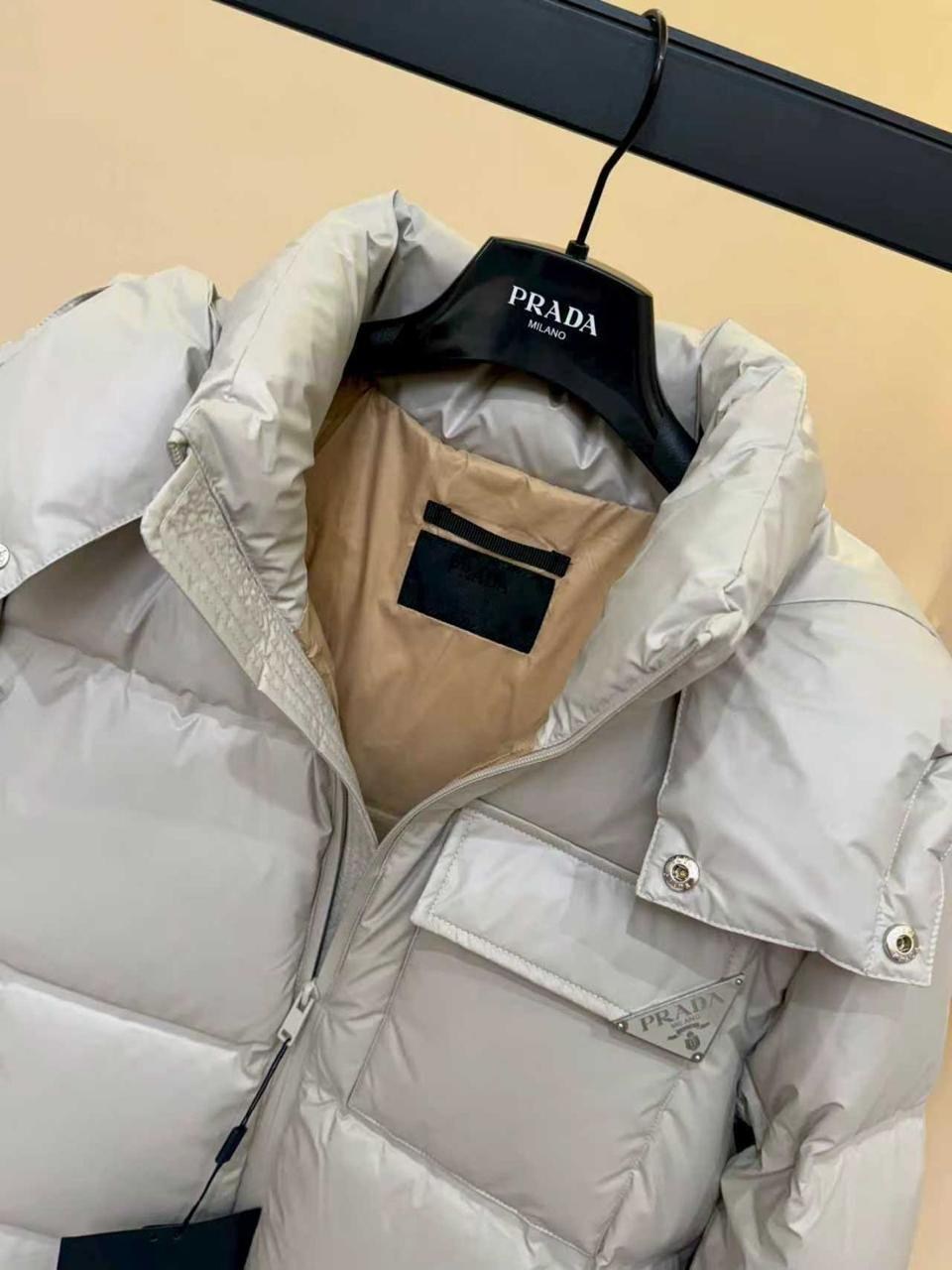 пуховик prada,moncler женский пуховик,пуховик куртка,прада серый пуховик,пуховик