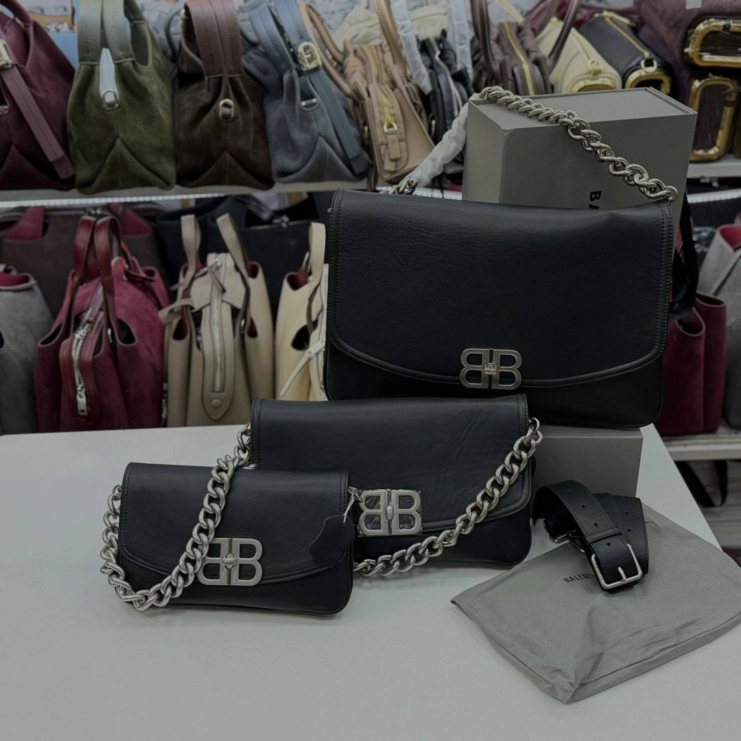 сумка женская balenciaga,balenciaga сумка,большая сумка через плечо через цепочку balenciaga,кожаная сумка balenciaga bb soft flap 23x12 см black / gold,сумка balenciaga натуральная кожа