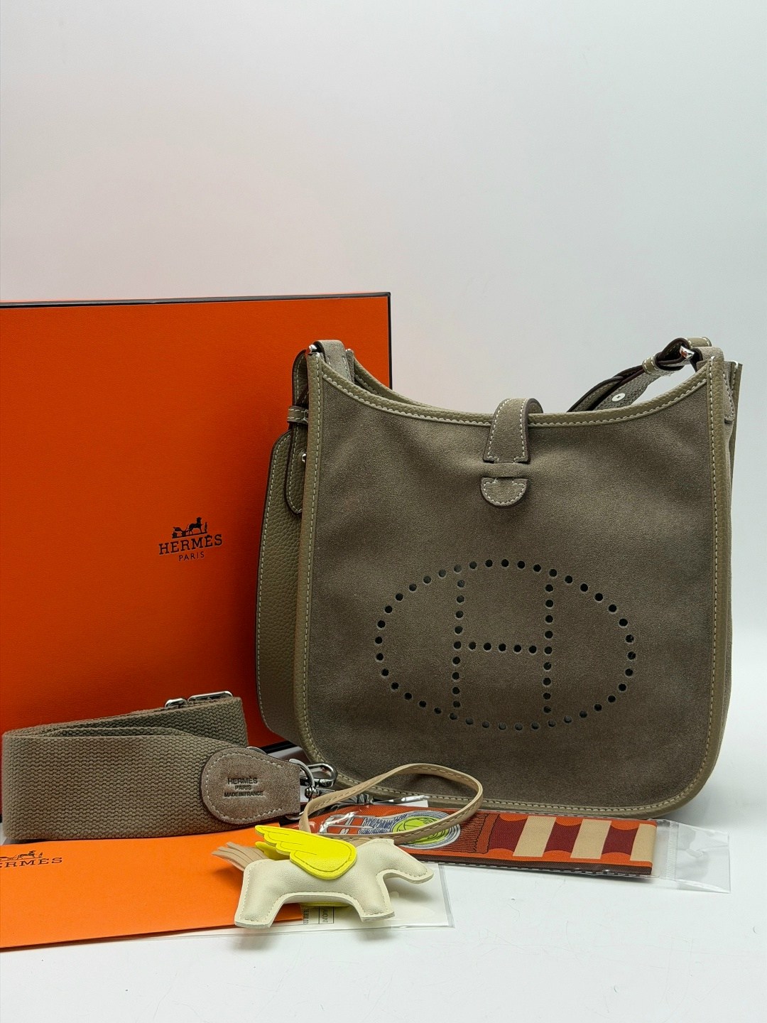 hermes сумка,сумка женская hermes,сумка hermes evelyne,эрмес сумка,сумка hermes через плечо