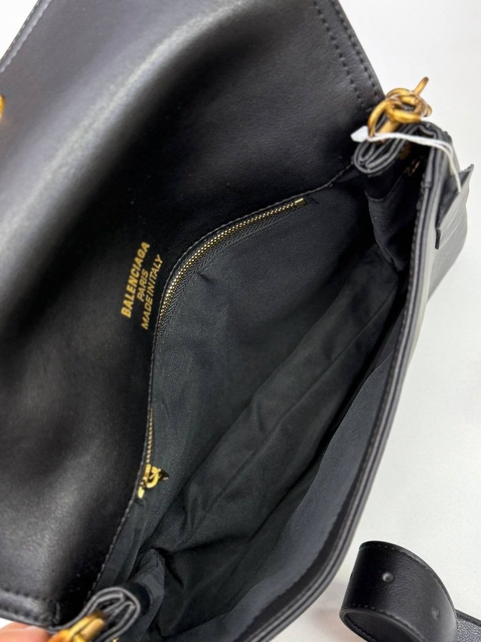 сумка женская balenciaga,balenciaga сумка,большая сумка через плечо через цепочку balenciaga,кожаная сумка balenciaga bb soft flap 23x12 см black / gold,сумка balenciaga натуральная кожа