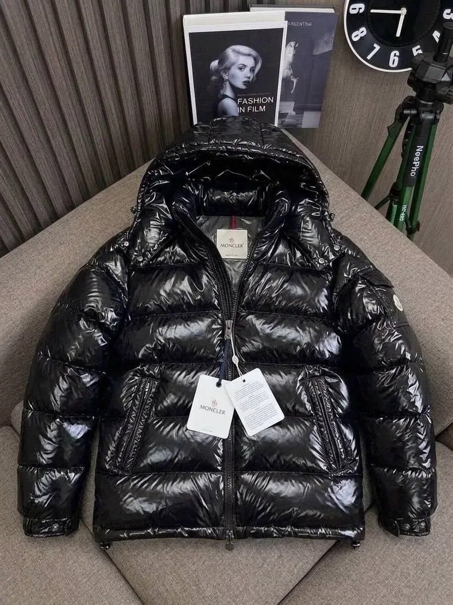 пуховик moncler,монклер пуховик,мужской пуховик moncler,пуховик moncler maya,глянцевый пуховик монклер