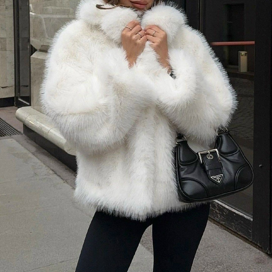 короткая белая шуба из экомеха,polar fox fur coat,короткая шуба из белой лисы,шуба белая,шуба белая из меха лисы