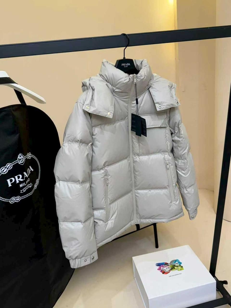 пуховик prada,moncler женский пуховик,пуховик куртка,прада серый пуховик,пуховик