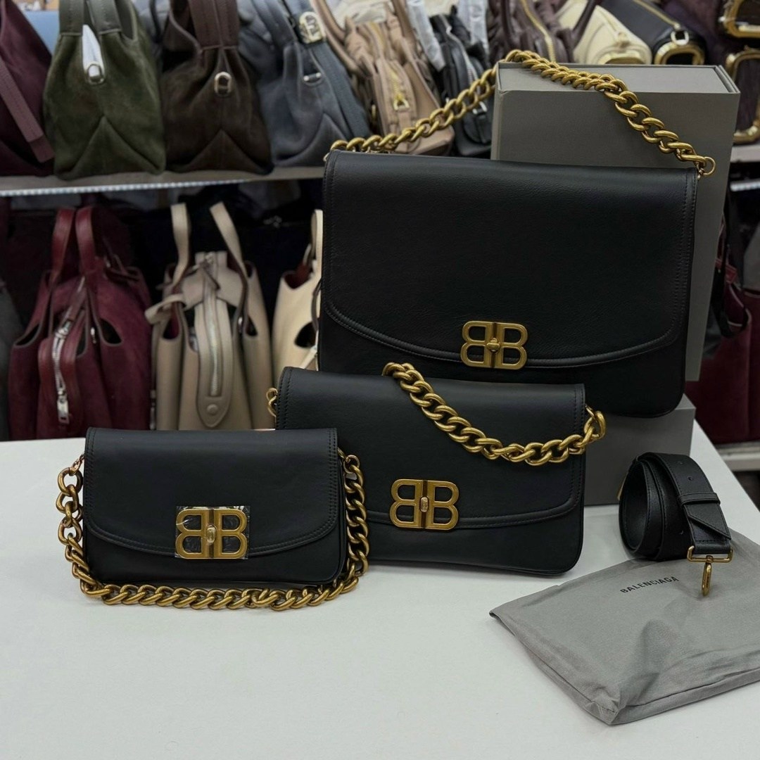 сумка женская balenciaga,balenciaga сумка,большая сумка через плечо через цепочку balenciaga,кожаная сумка balenciaga bb soft flap 23x12 см black / gold,сумка balenciaga натуральная кожа